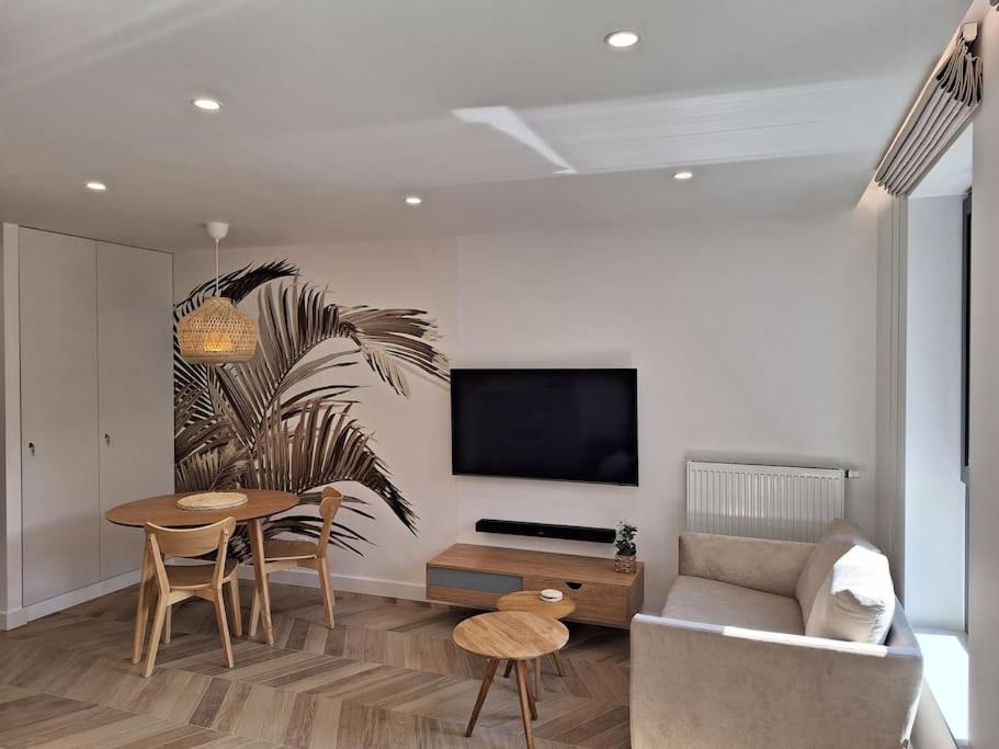Apartamento New Funcional Easy High Standard Free Garage Parking Cracovia
