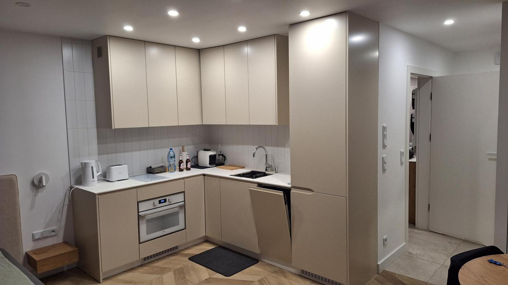 Apartment New Funcional Easy High Standard Free Garage Parking